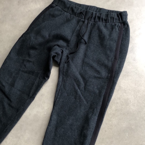 Theory joggers size small made in Peru - Picture 5 of 11